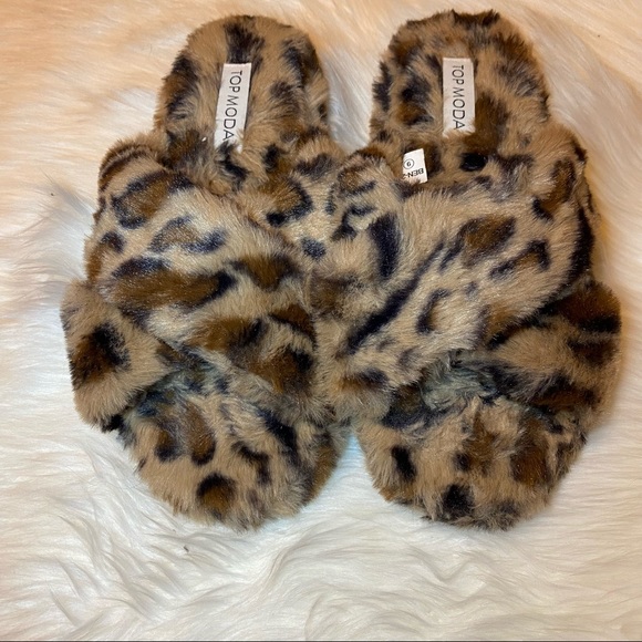 TOP Moda Shoes - Top Moda Leopard Slippers Size 9